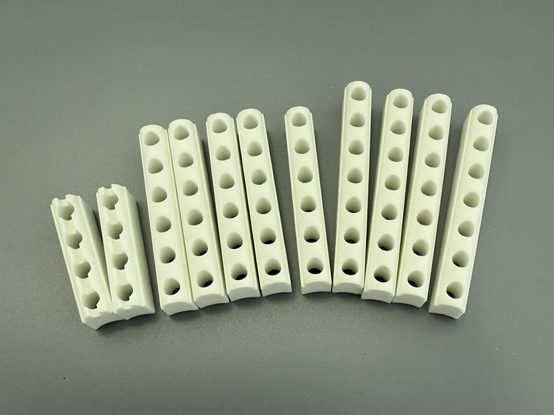 히터용 세라믹 절연체